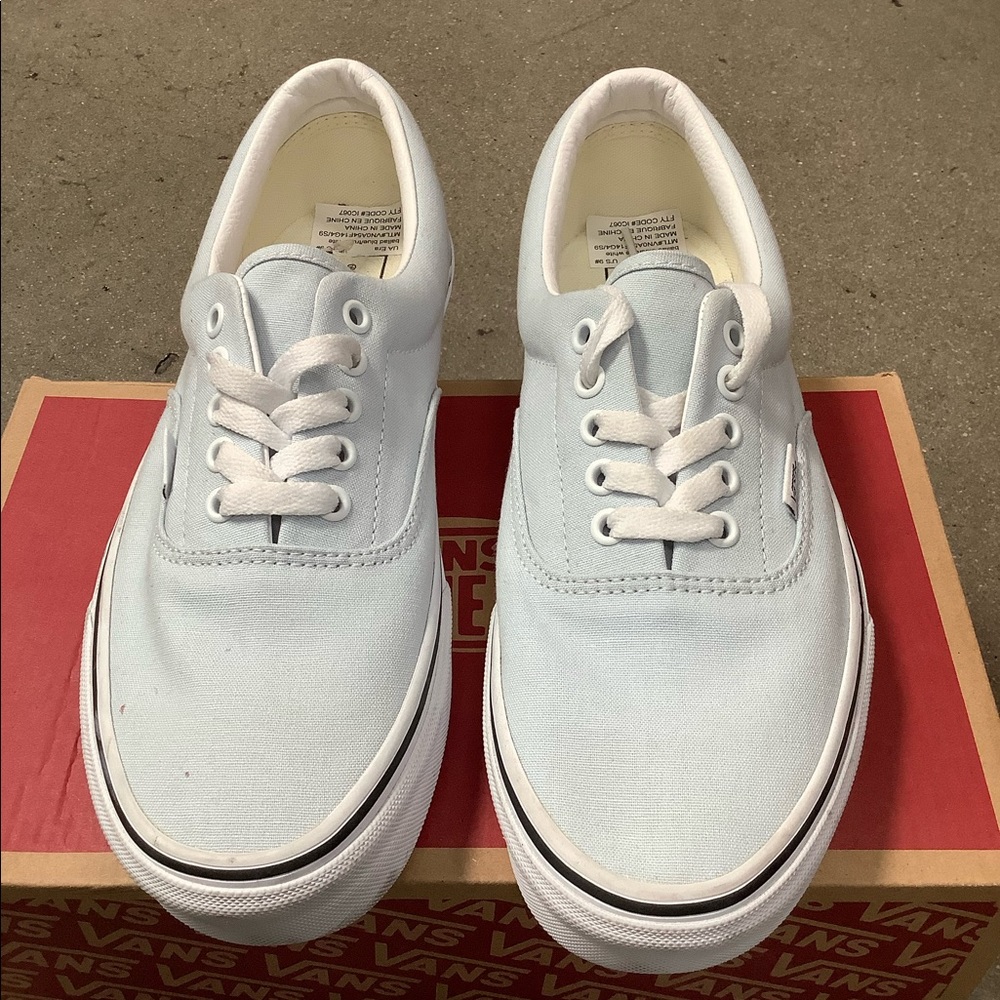 Era ballad blue/true white